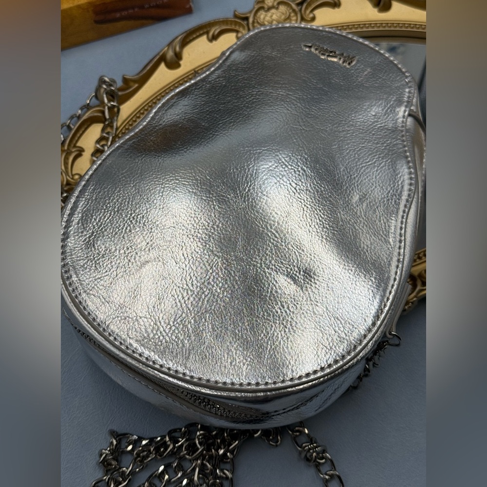 🆕 BETSEY JOHNSON 🧿 NWOT Bone-Jour Sugar Skull Crossbody Bag, Silver & Rainbow - Picture 14 of 16
